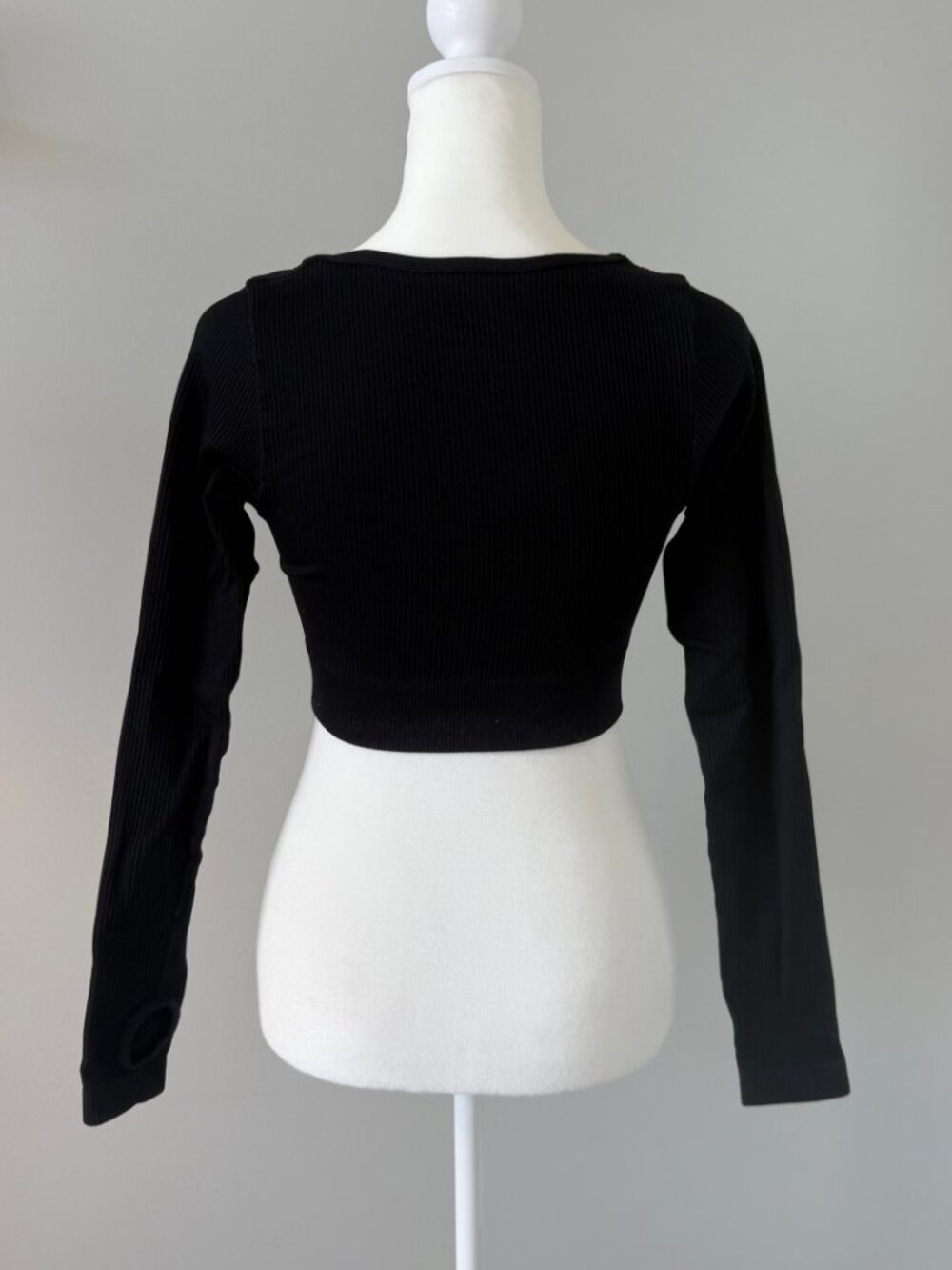 Black Ribbed Workout Crop Top - Picture 6 of 8
